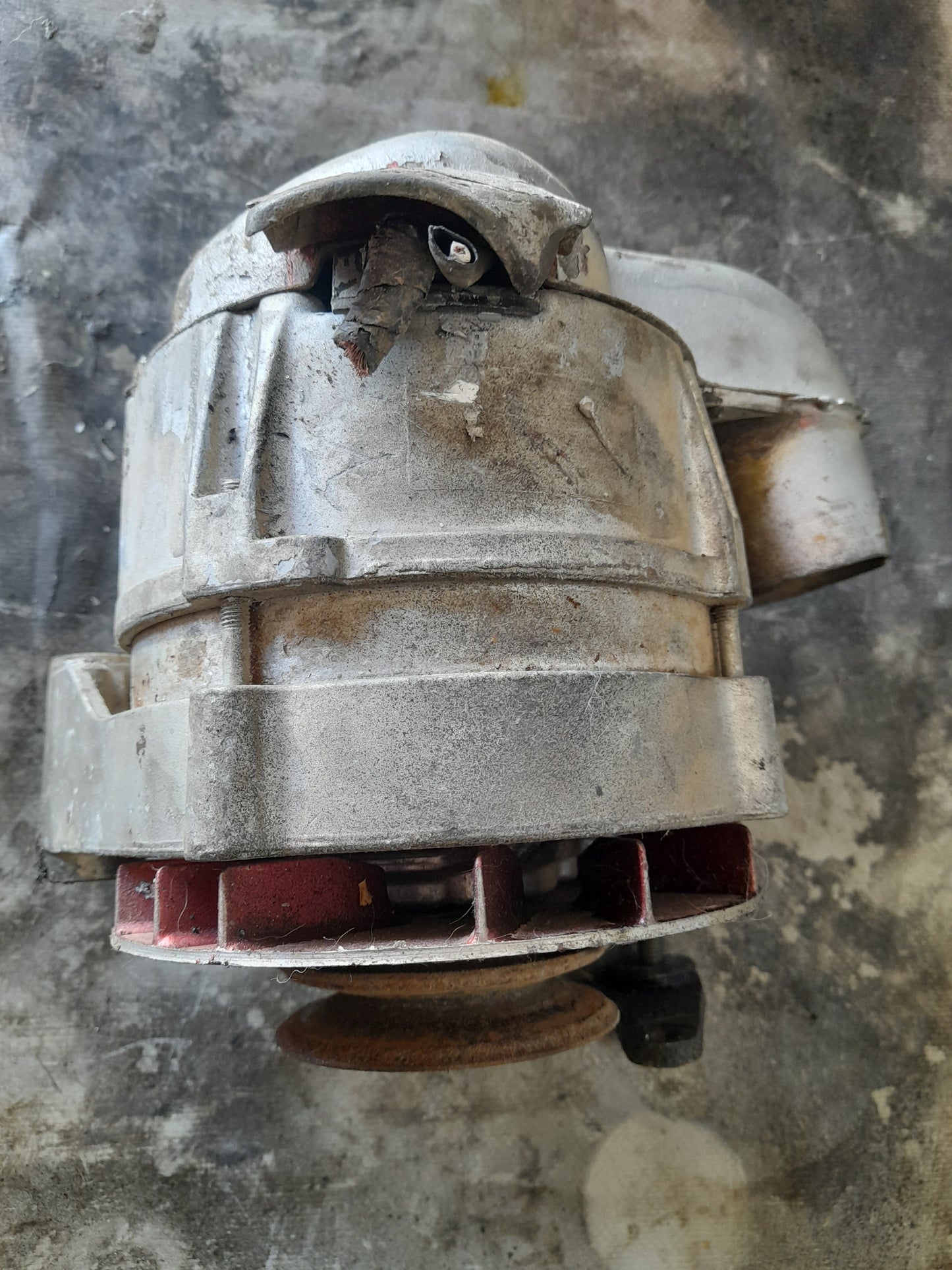 Porsche 924 068903017 ALTERNADOR