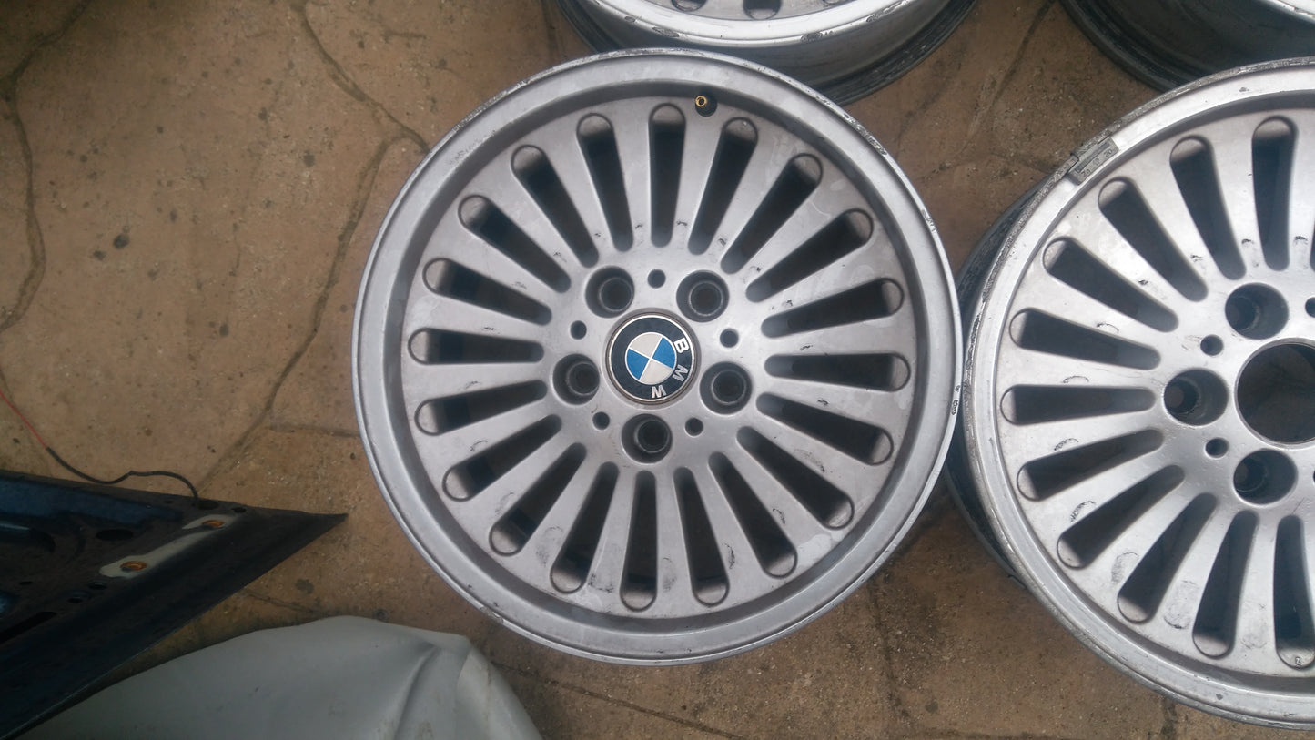 Bmw e39 llantas  225/55R16 85229409988