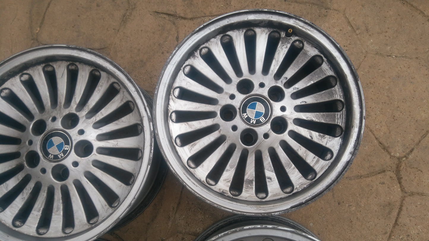 Bmw e39 llantas  225/55R16 85229409988