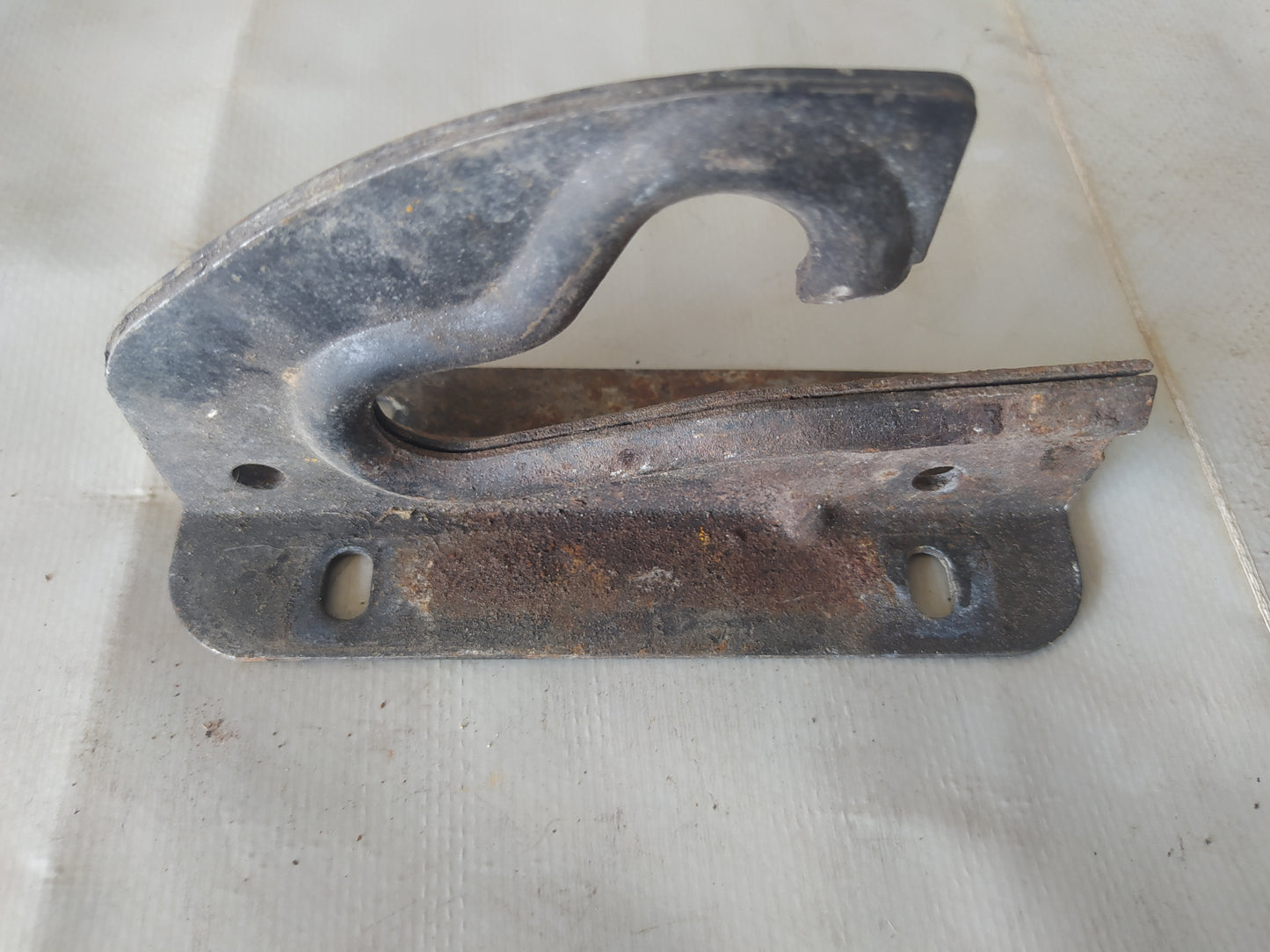 bmw E21 E12 Enganche capo 51231833191