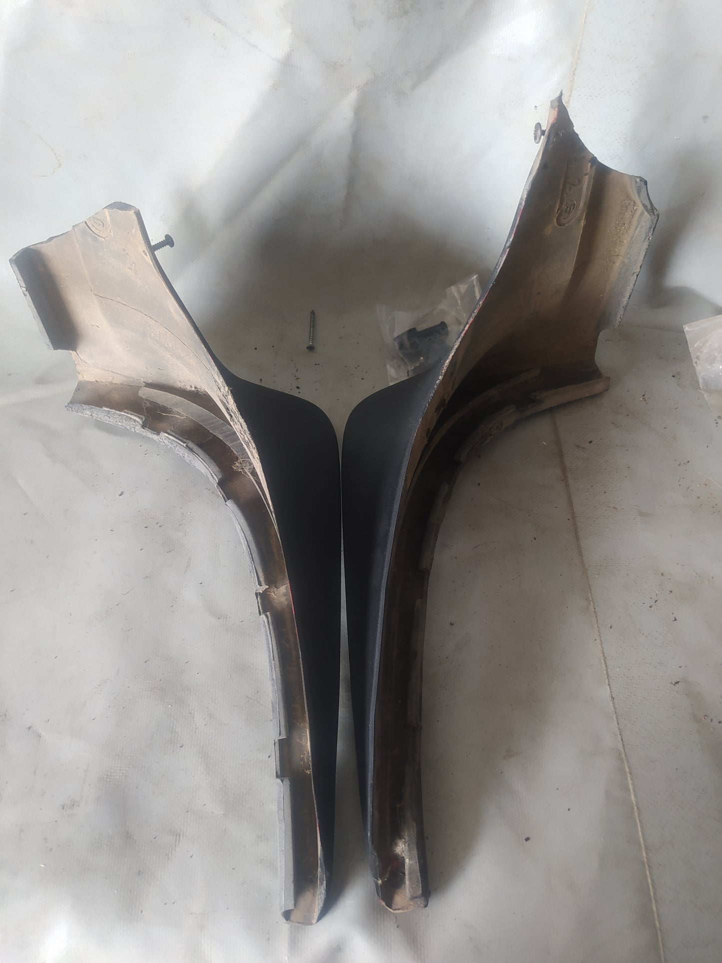 PORSCHE 924 944  Taloneras traseras originales