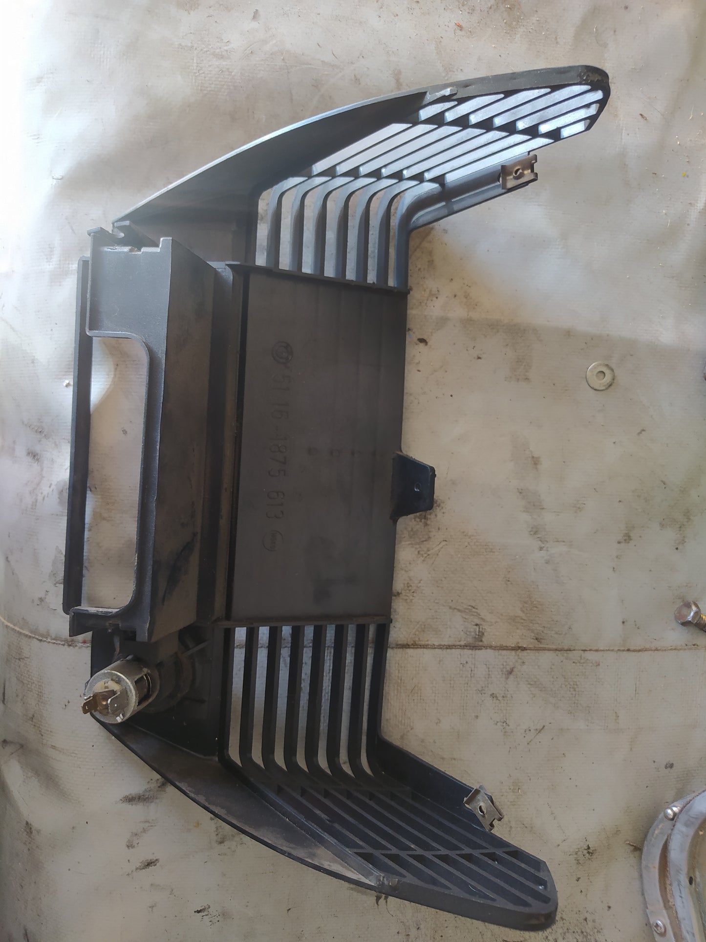 BMW E28 CONSOLA CENTRAL Ventilada  51161875613