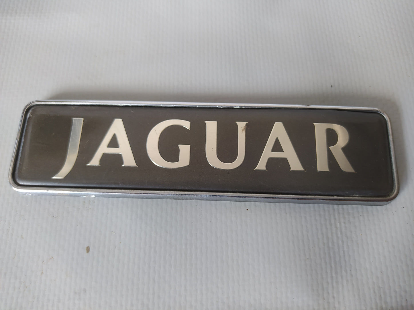 Jaguar Badge Trunk Emblem XJ8 "Jaguar" HND5995AA 1998-2003