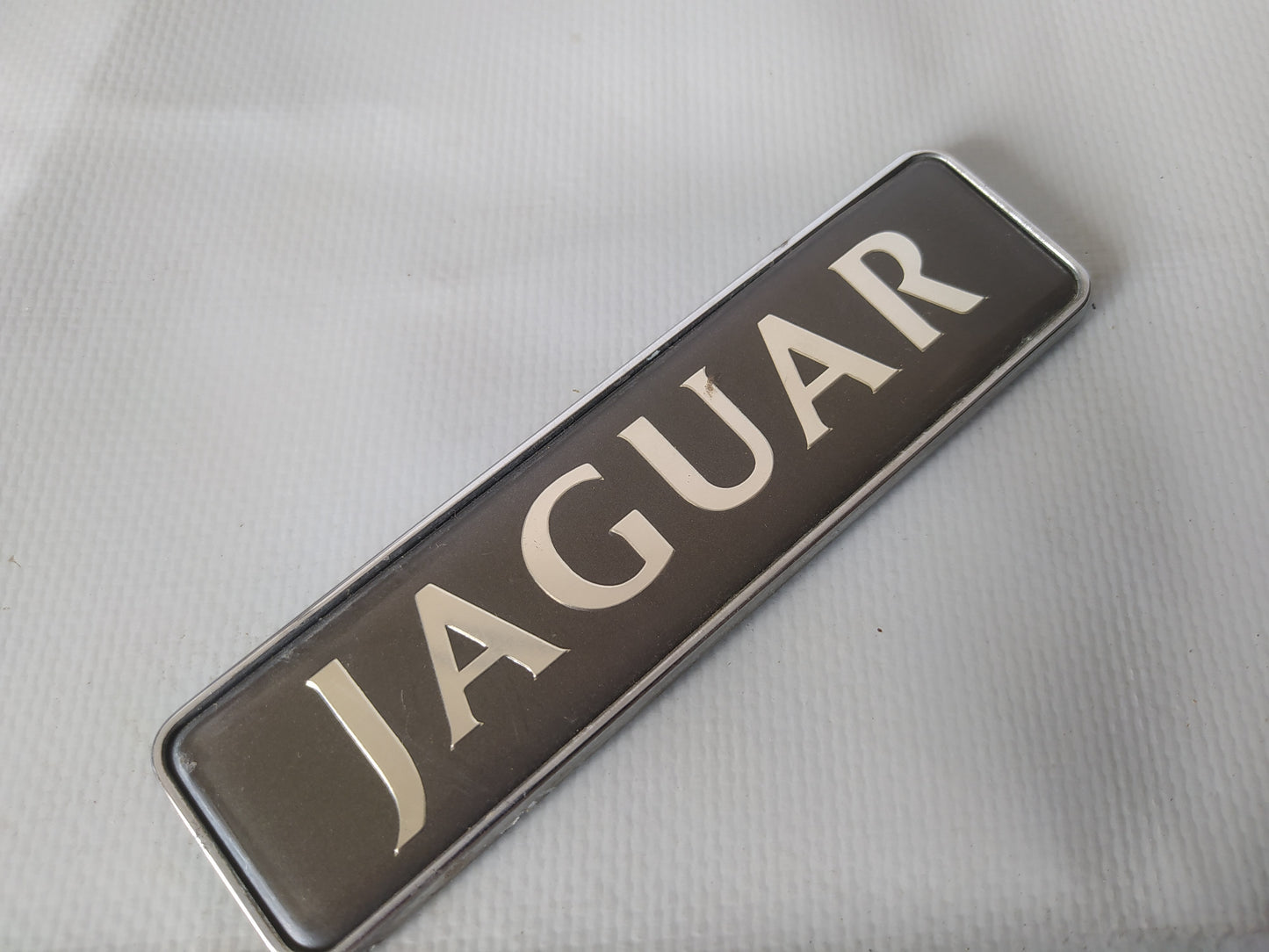 Jaguar Badge Trunk Emblem XJ8 "Jaguar" HND5995AA 1998-2003