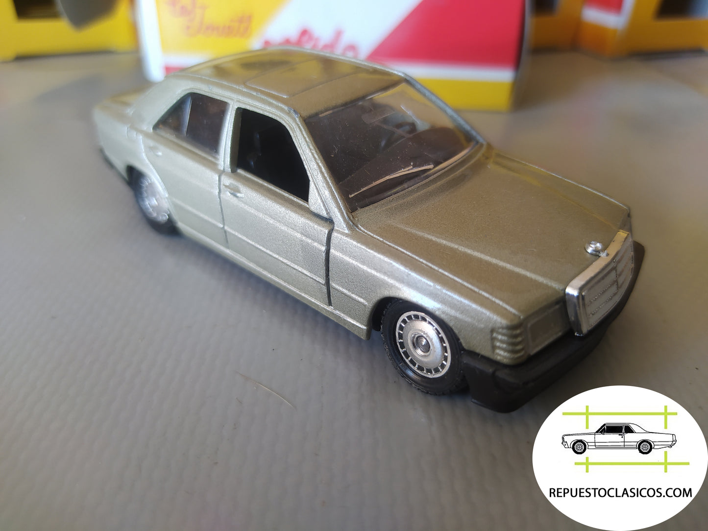 MERCEDES 190,108 escala 1/43