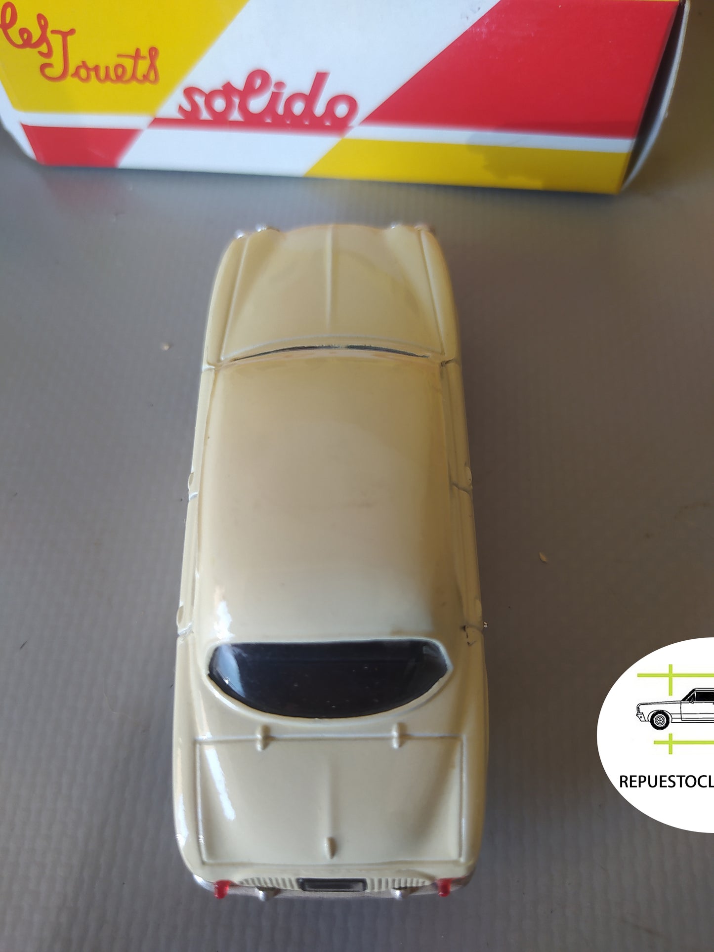 RENAULT DAUPHINE  escala 1/43