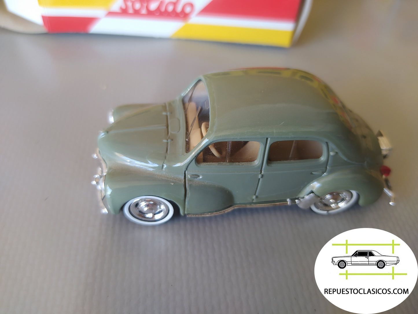 RENAULT 4CV  escala 1/43