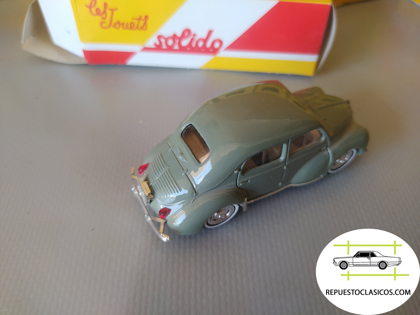 RENAULT 4CV  escala 1/43