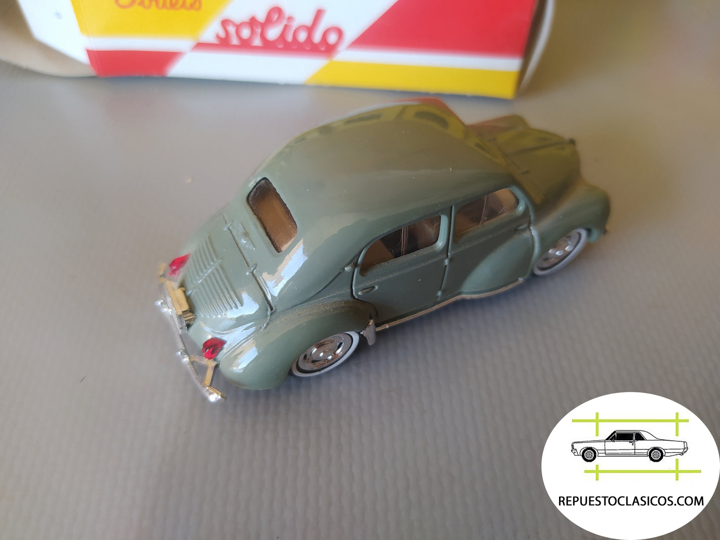 RENAULT 4CV  escala 1/43