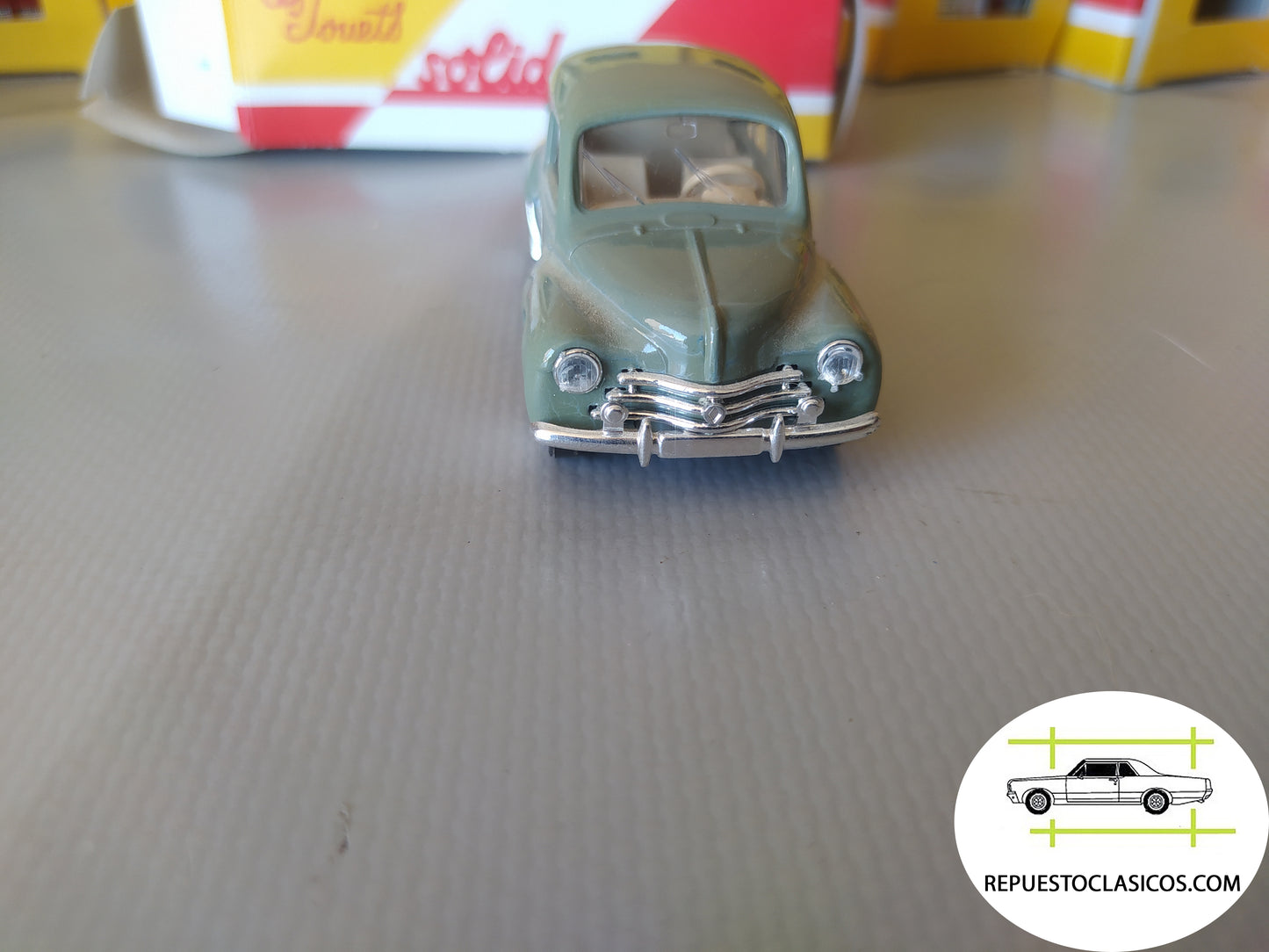 RENAULT 4CV  escala 1/43