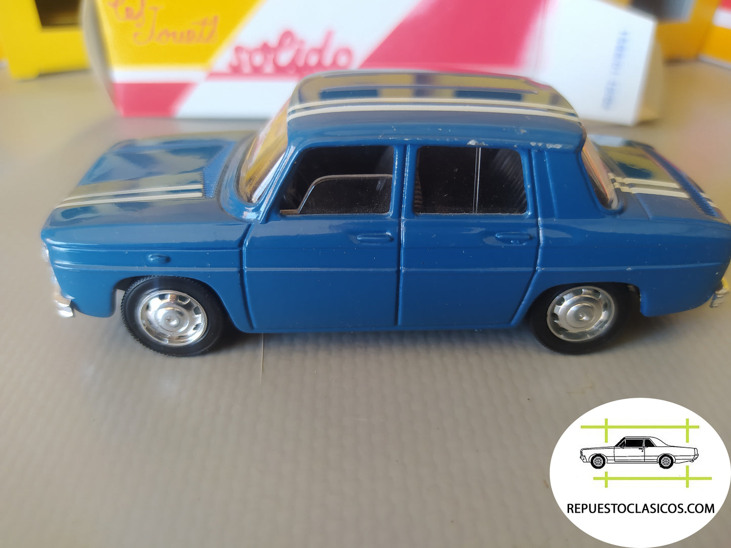 Renault 8   escala 1/43