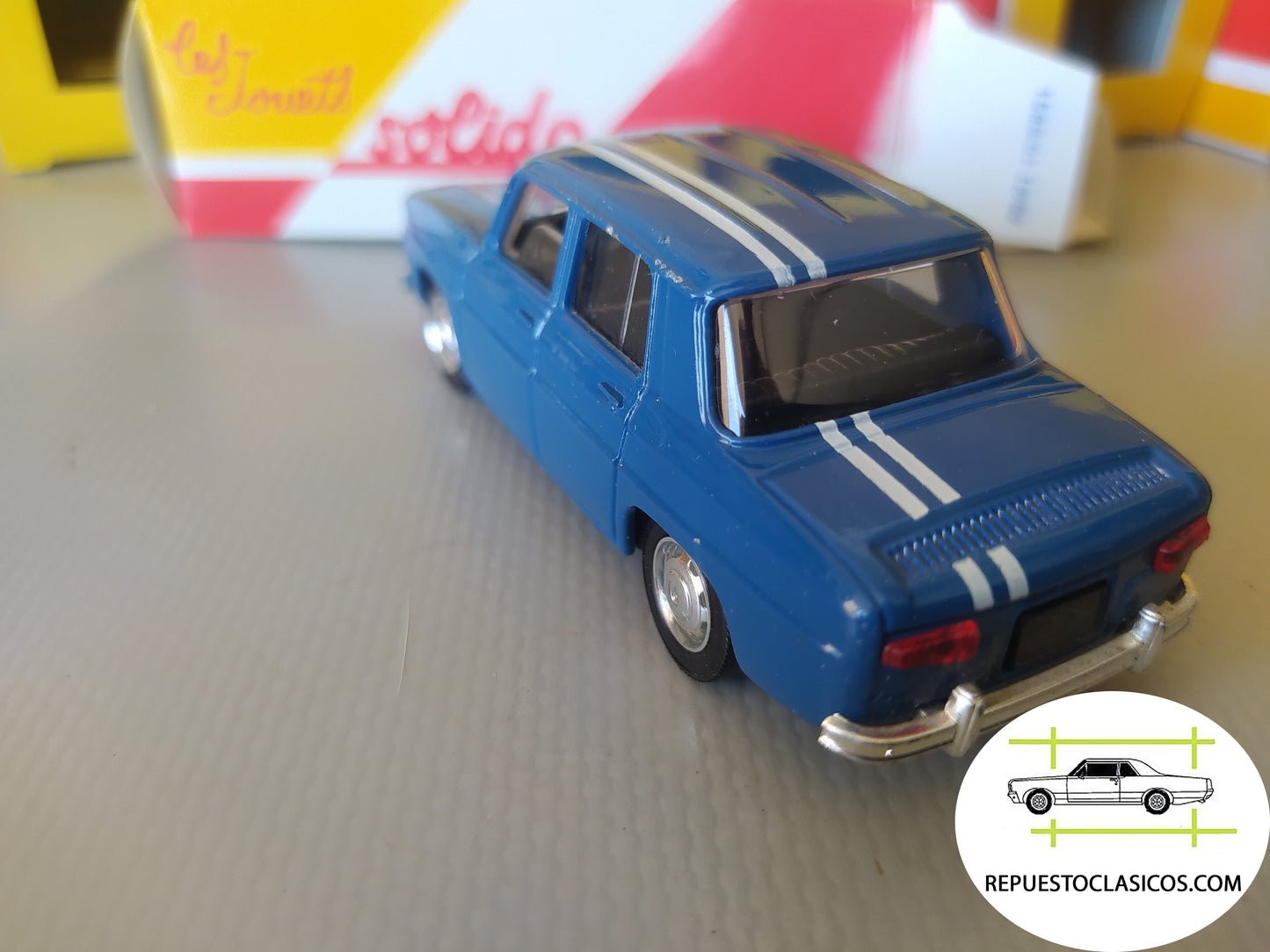 Renault 8   escala 1/43