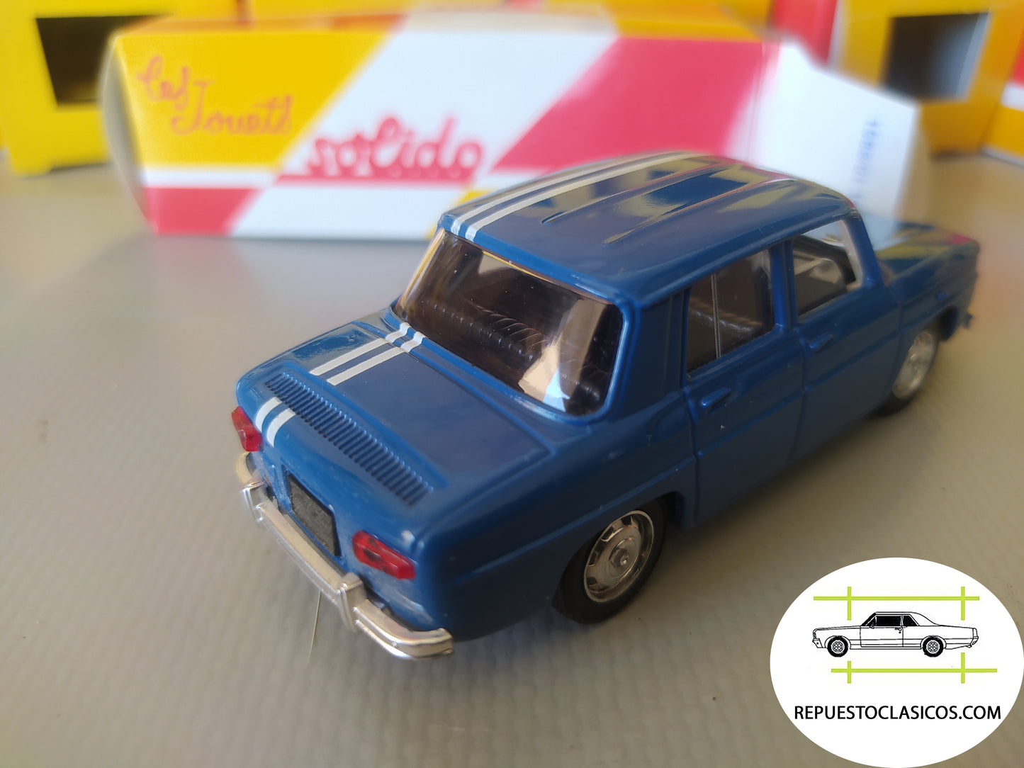 Renault 8   escala 1/43