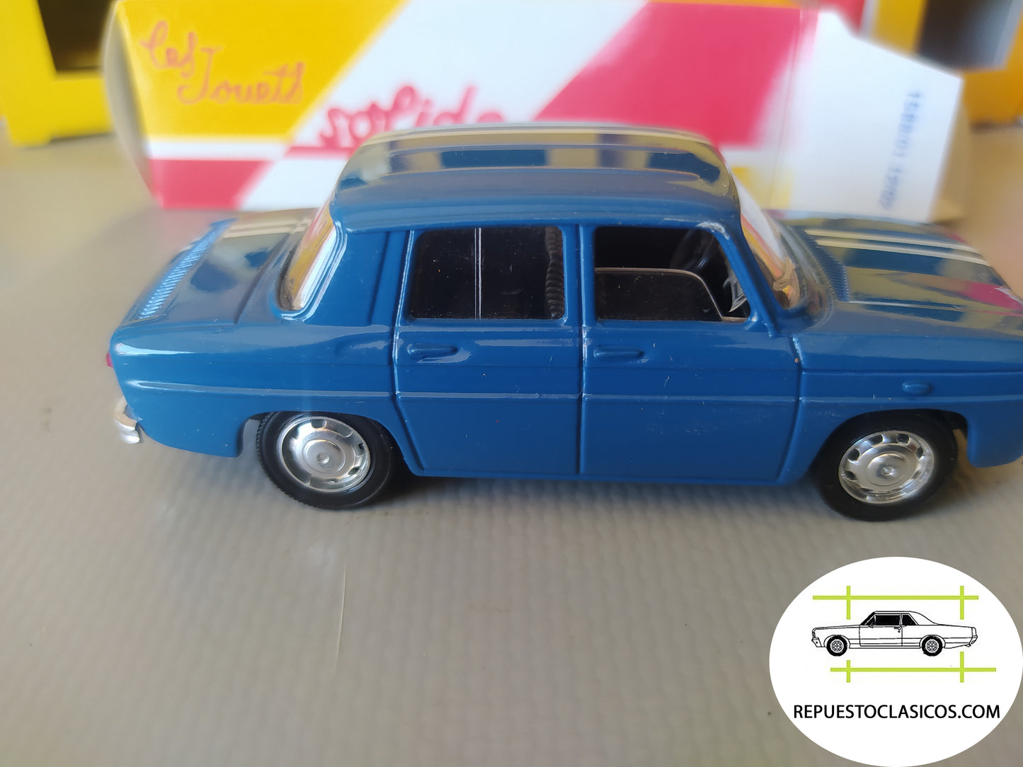 Renault 8   escala 1/43