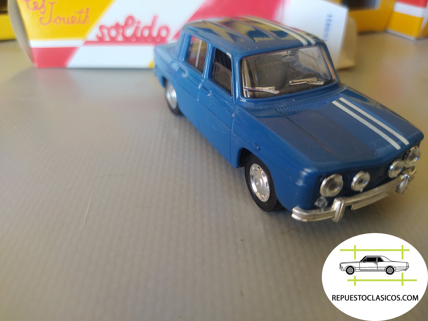 Renault 8   escala 1/43