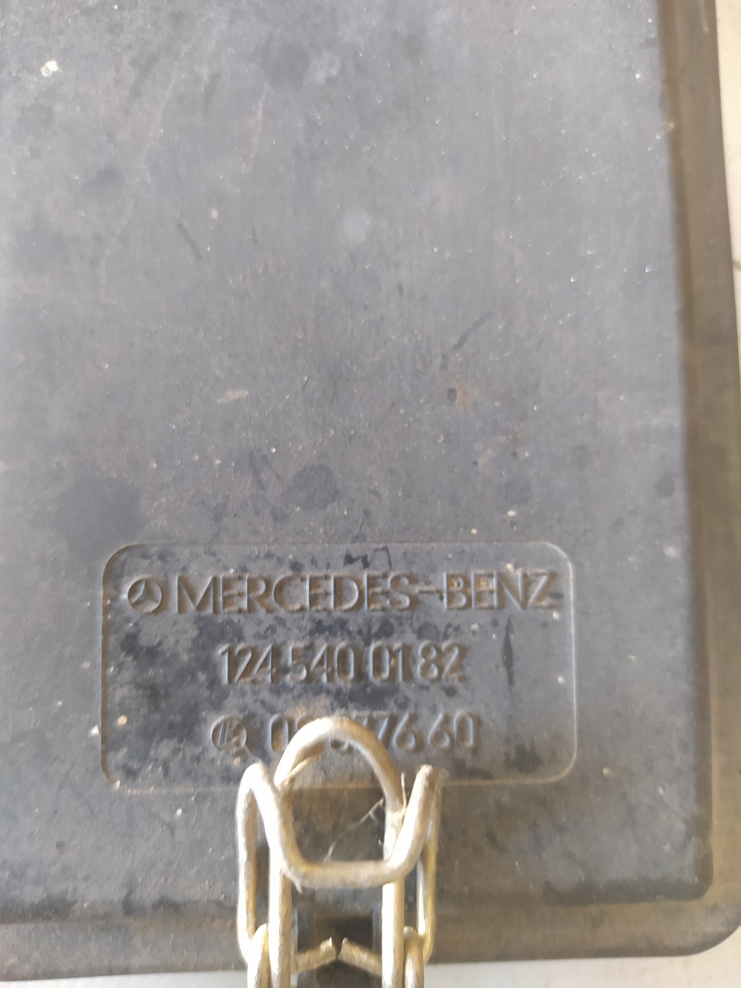 Mercedes w124 c124  tapa fusible A1245400182