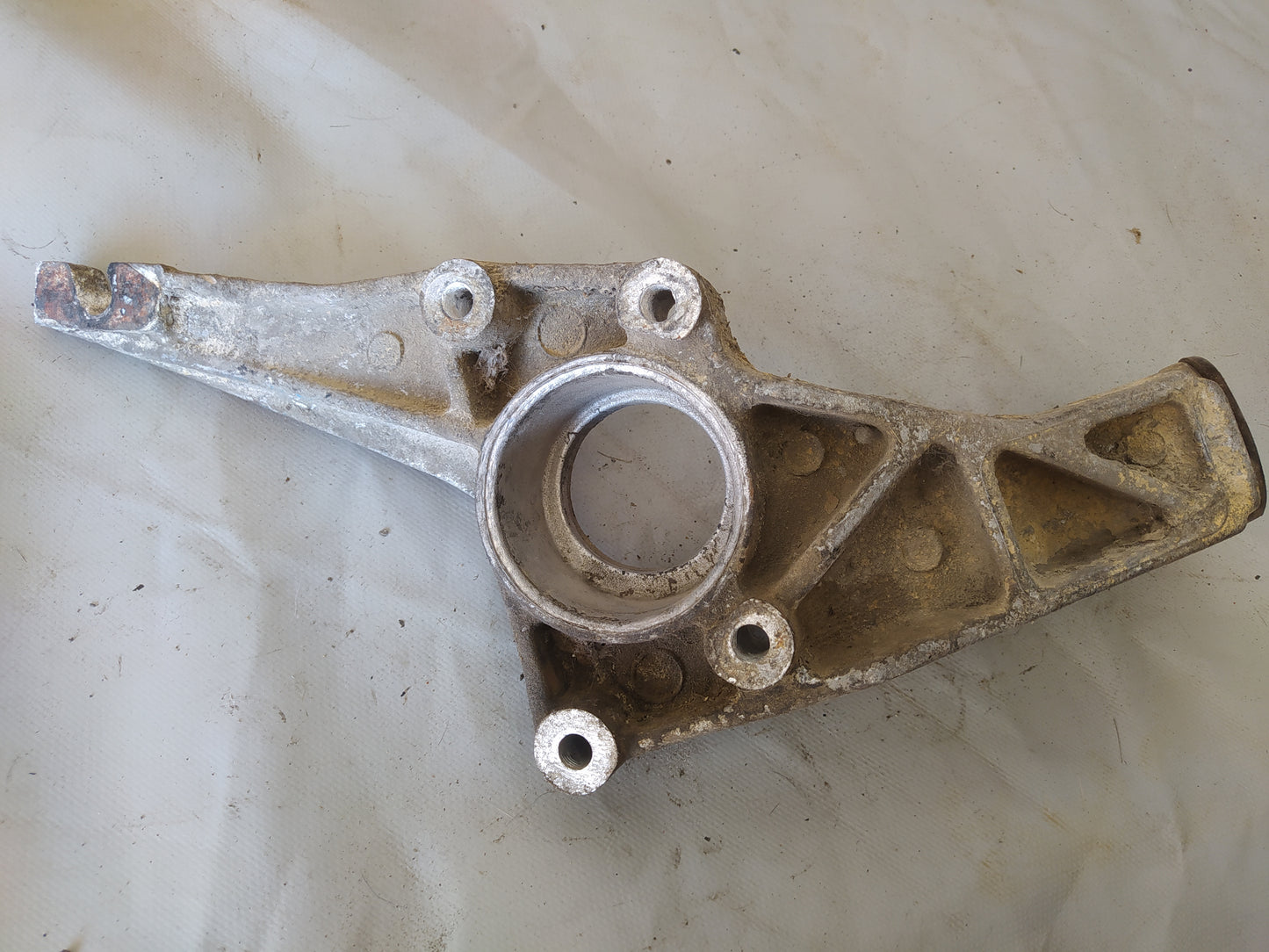 PORSCHE  944  soporte de torsion delantero izquierdo  477501660B, 477 501 660B, 477501659B, 477 501 659B