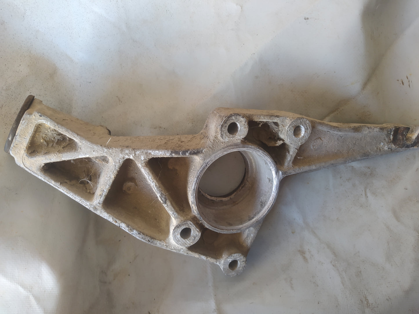 PORSCHE  944  soporte de torsion  trasero izquierdo 477501660B, 477 501 660B, 477501659B, 477 501 659B