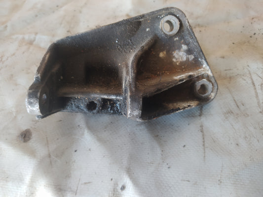 BMW E12 E21 E28 E30  soporte bomba de direccion  2251264643