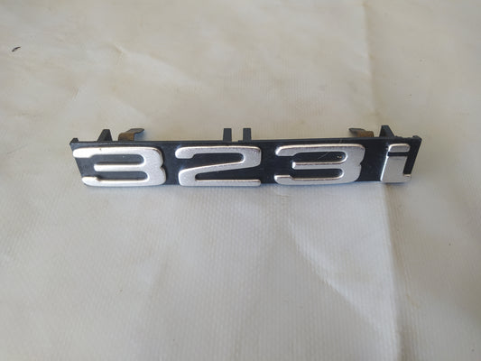 BMW E21 323i Emblema original rejilla delatera 51141858815