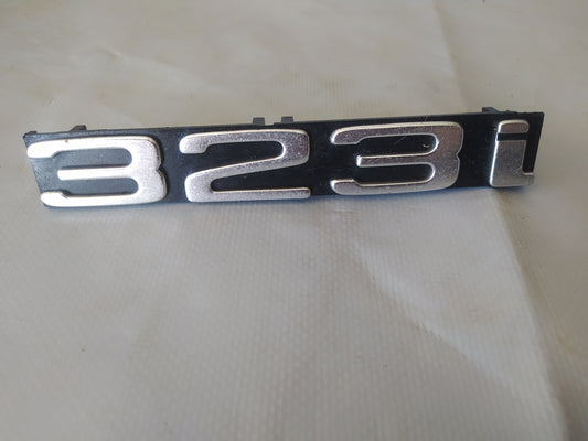 BMW E21 323i Emblema original rejilla delatera 51141858815